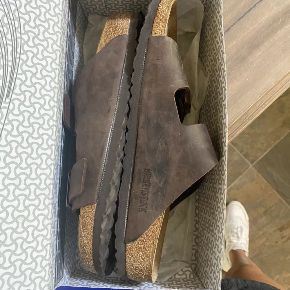Like new mens birkenstocks.